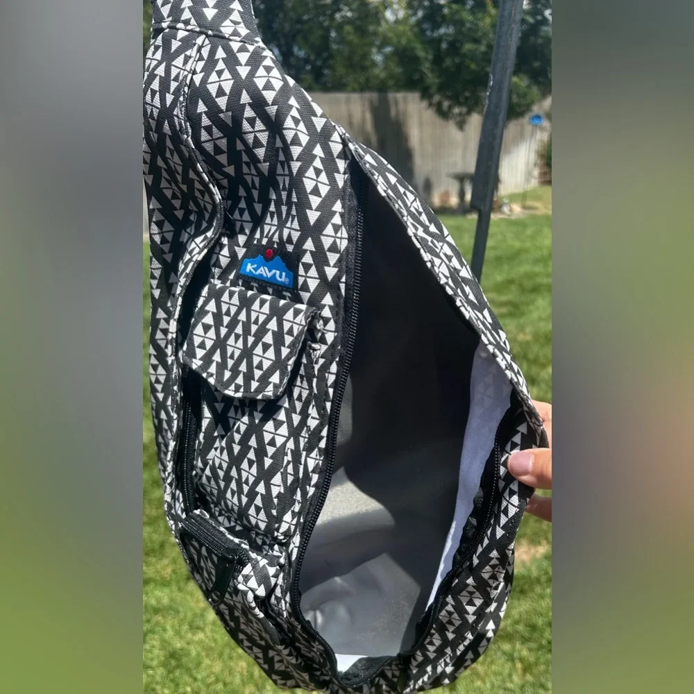 Kavu Rope Sling Bag Crossbody Backpack Black/White Geometric Triangles Trio - Picture 6 of 12